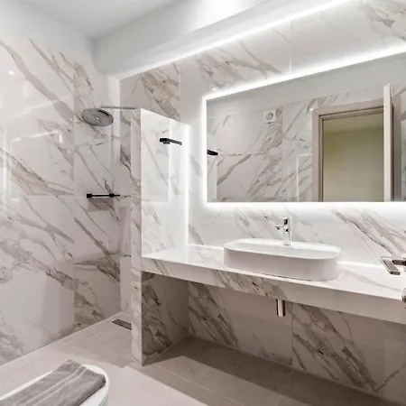 With Private Pools By Explore Βίλα