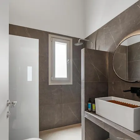 Βίλα With Private Pools By Explore *