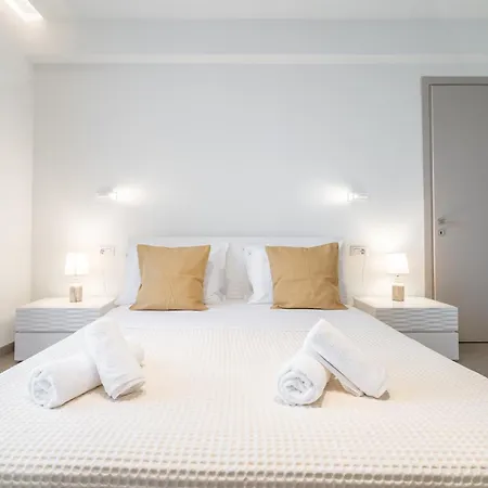 Βίλα With Private Pools By Explore *