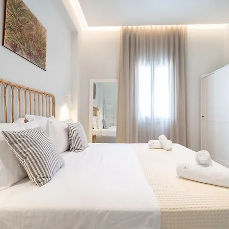 Βίλα With Private Pools By Explore