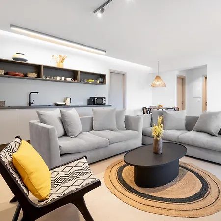 Βίλα With Private Pools By Explore *