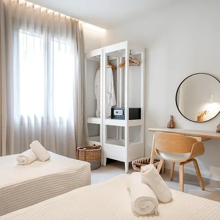 With Private Pools By Explore Βίλα *