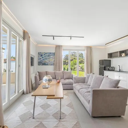 Suitehome With Private Pools By Explore Villa Andros Town