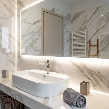 Suitehome With Private Pools By Explore