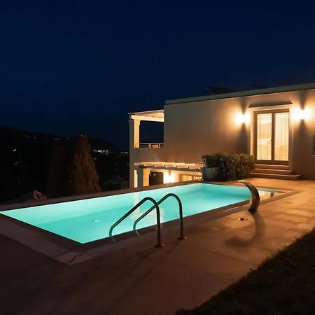 Suitehome With Private Pools By Explore Villa Andros Town