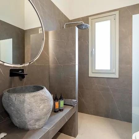 Suitehome With Private Pools By Explore Andros Town