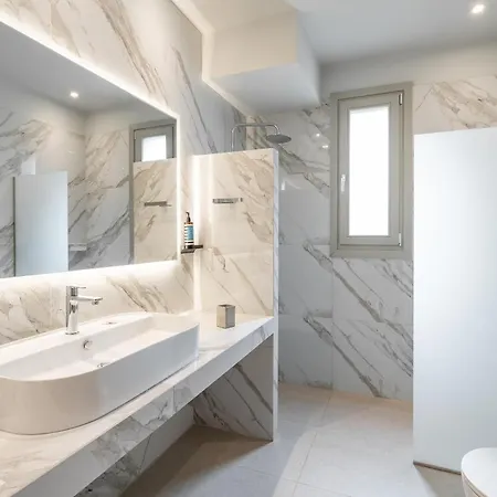Suitehome With Private Pools By Explore Andros Town