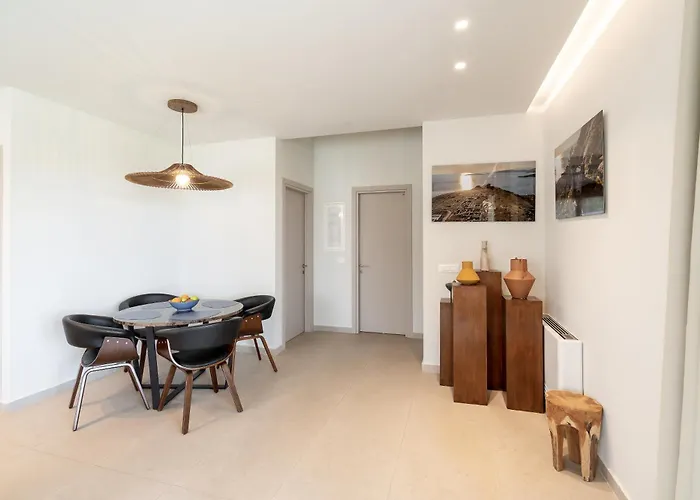 With Private Pools By Explore فيلة Ándros