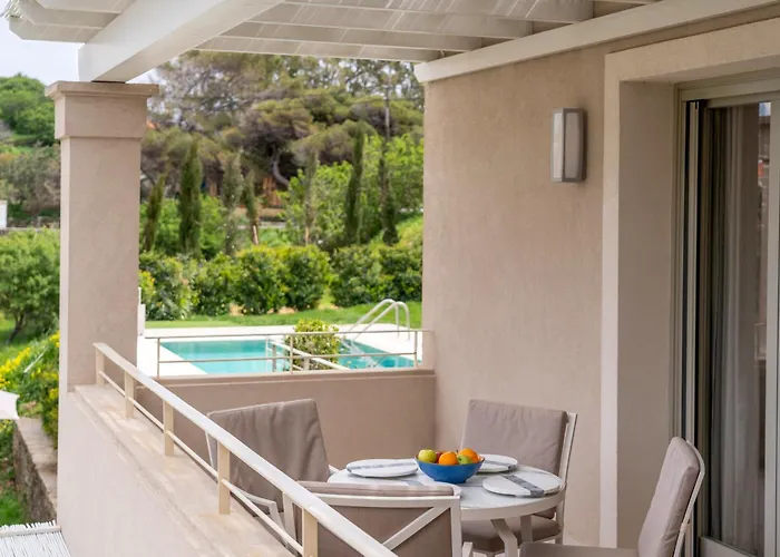 With Private Pools By Explore فيلة Ándros